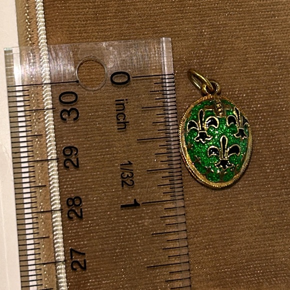 Vintage Fleur de Lis Green Enamel Gold Egg Pendant Charm for Necklace Bracelet - Picture 8 of 10